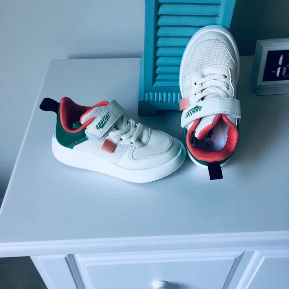 NWT Kids White and Pink Sneakers. Size 27 - Picture 7 of 7